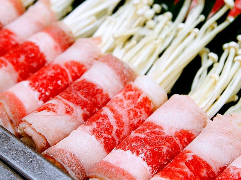 Lợi ích cho sức khỏe khi ăn bò ba chỉ Mỹ cuộn nấm kim châm 